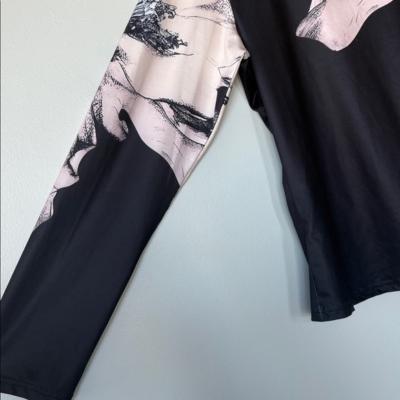 Long sleeve Mock neck shirt with floral design Elastane blended material. - Picture 5 of 6